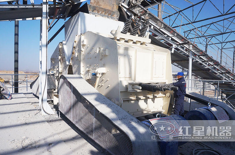 日产1000吨青石破碎生产线现场:反击破 日产1000吨青石破碎生产线现场:反击破