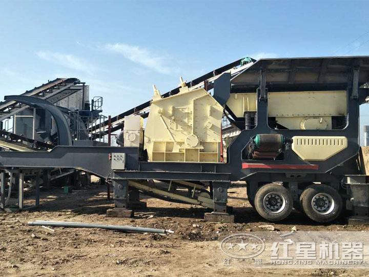 四川反击式移动破碎站生产现场 四川反击式移动破碎站生产现场