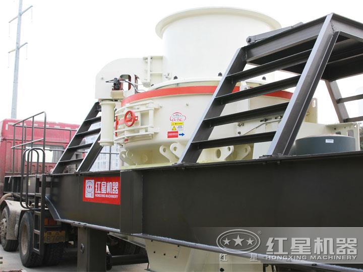 制砂移动破碎站,进料粒度≤55mm,产量521-585t/h之间 制砂移动破碎站,进料粒度≤55mm,产量521-585t/h之间