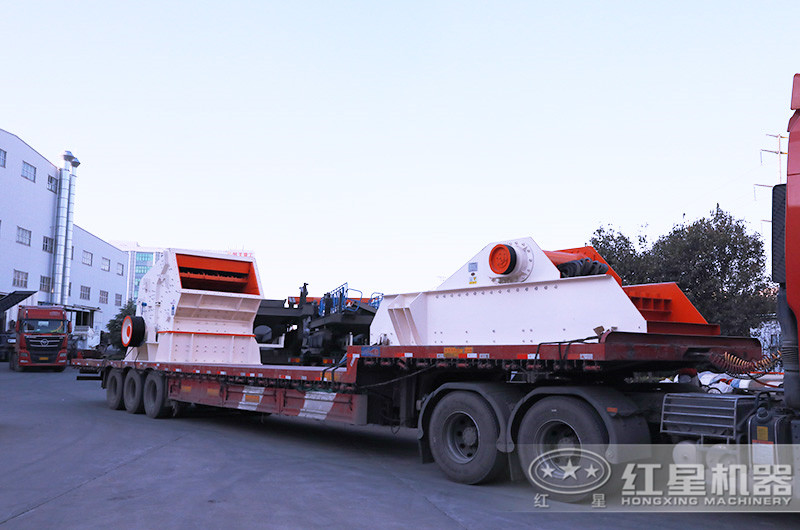 一套日产2000吨小型碎石机发货:反击破+振动给料机 一套日产2000吨小型碎石机发货:反击破+振动给料机