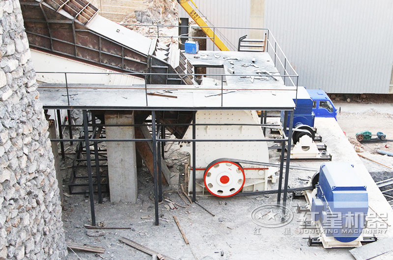 锤式破碎机安装中 锤式破碎机安装中