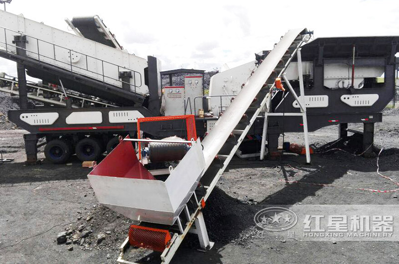 轮胎移动颚破机+轮胎移动反击破,时产200吨石头破碎生产线现场