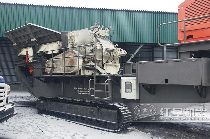 俄罗斯履带移动细碎机作业现场 俄罗斯履带移动细碎机作业现场