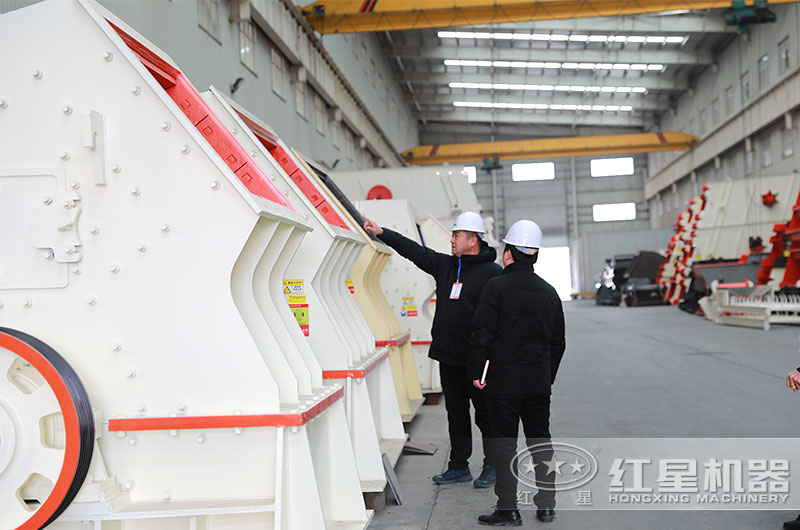 客户来厂参观考察PCZ1615重锤式破碎机 客户来厂参观考察PCZ1615重锤式破碎机