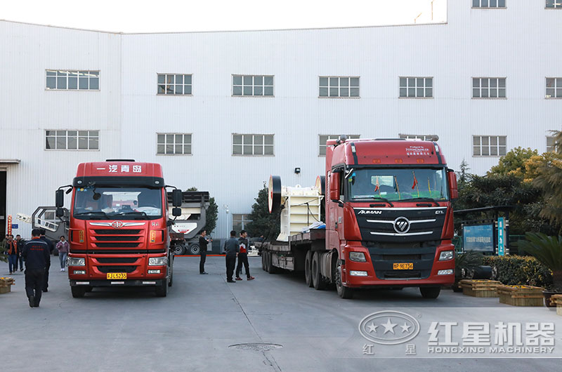 小型粉碎石头机陆续发货中 小型粉碎石头机陆续发货中