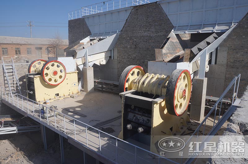 颚式破碎机作业现场图 颚式破碎机作业现场图