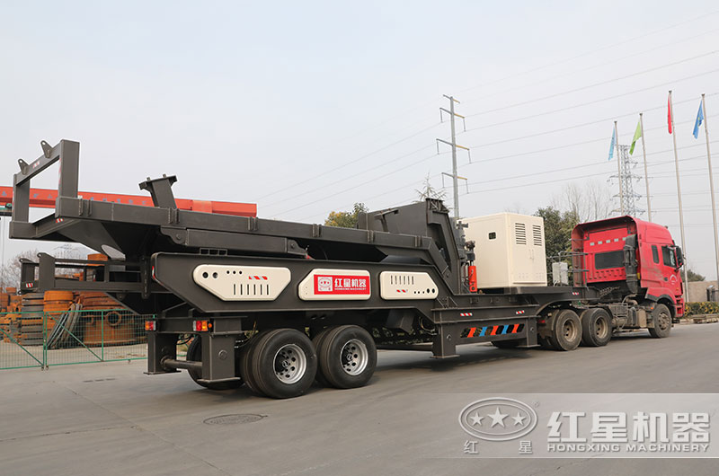 时产150吨建筑垃圾破碎机开往客户现场 时产150吨建筑垃圾破碎机开往客户现场