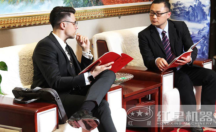 �ͻ���ҶԱȣ�ѡ��RAYBET�׾�����ڳ���