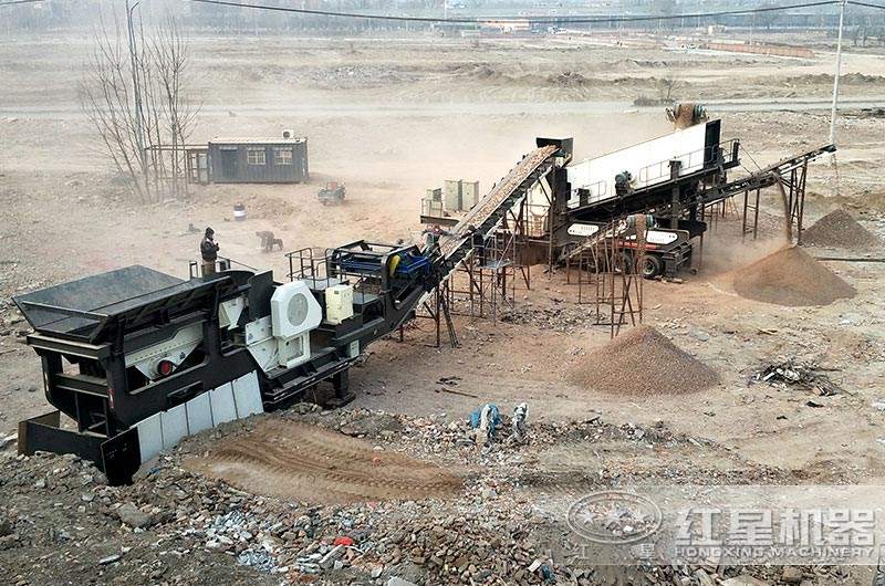 两台作业的建筑垃圾破碎站 两台作业的建筑垃圾破碎站