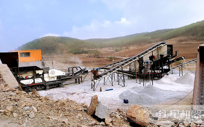 全套流动式破碎设备现场 全套流动式破碎设备现场