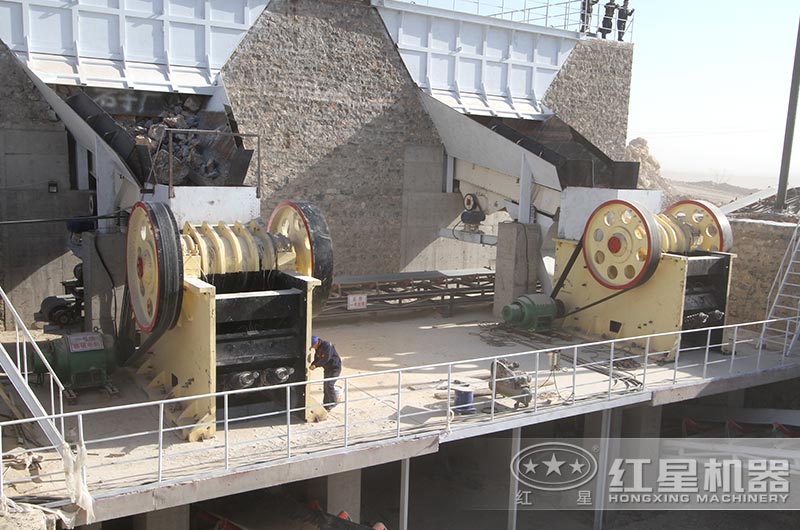 颚式破碎机作业现场实拍图 颚式破碎机作业现场实拍图