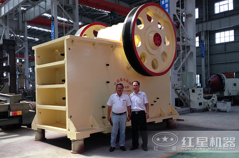 颚式破碎机客户合影 颚式破碎机客户合影