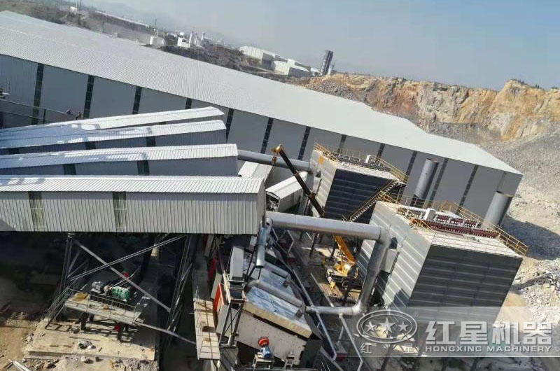 密封式石灰岩破碎生产线现场 密封式石灰岩破碎生产线现场