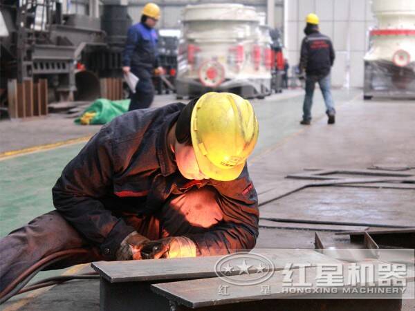 鄂式碎石机匠心作业现场 鄂式碎石机匠心作业现场