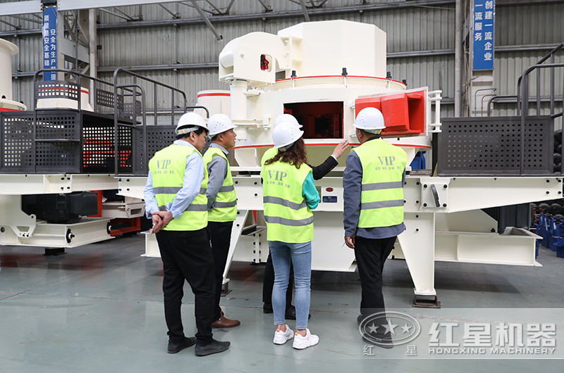 客户来厂考察石头制砂机设备 客户来厂考察石头制砂机设备