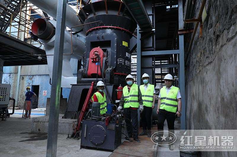 磨粉机生产现场 磨粉机生产现场