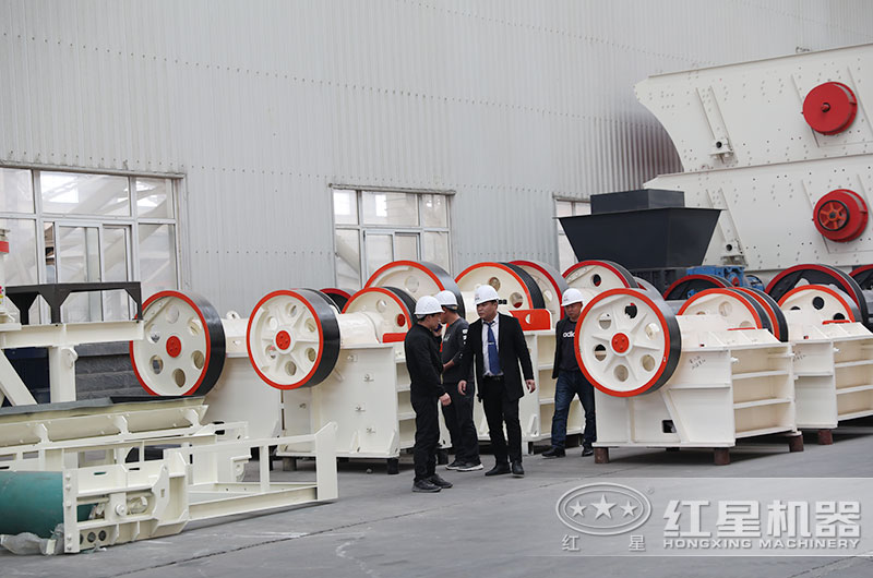 客户来厂参观69破碎机 客户来厂参观69破碎机
