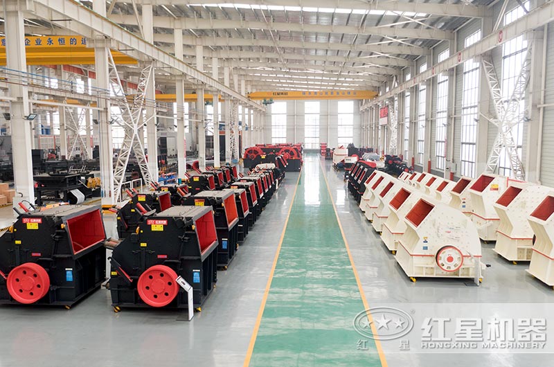 展区整齐排列的石头粉碎机 展区整齐排列的石头粉碎机