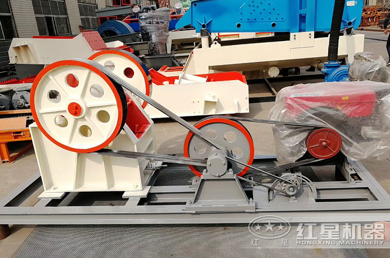 装有电机的小型鄂破机 装有电机的小型鄂破机