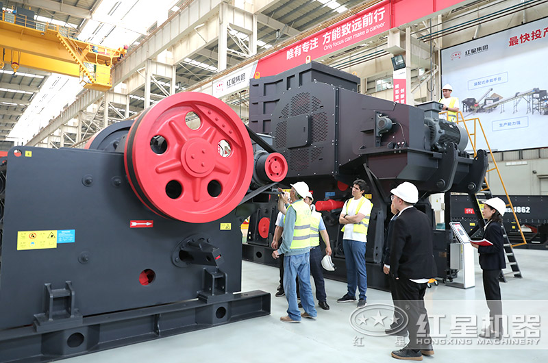 客户来厂考察颚式破碎机设备 客户来厂考察颚式破碎机设备