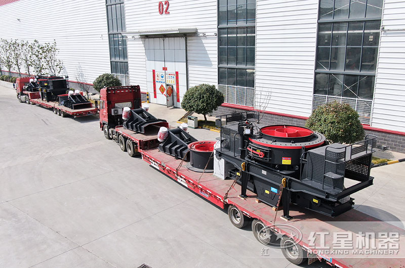 RAYBET雷竞技入口成套冲击式制砂机装车发货现场 RAYBET雷竞技入口成套冲击式制砂机装车发货现场