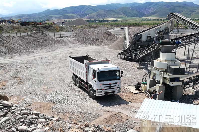 隧道洞渣碎石加工成品骨料转运现场 隧道洞渣碎石加工成品骨料转运现场