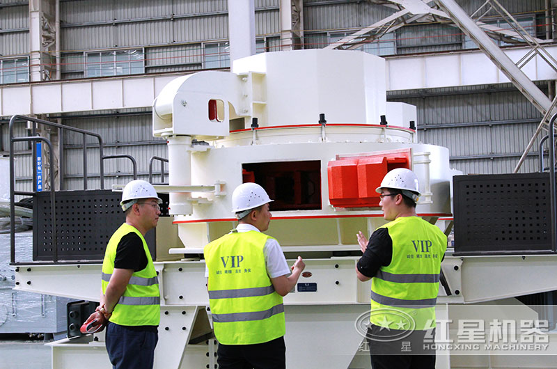 客户来厂参观石头制砂机设备 客户来厂参观石头制砂机设备
